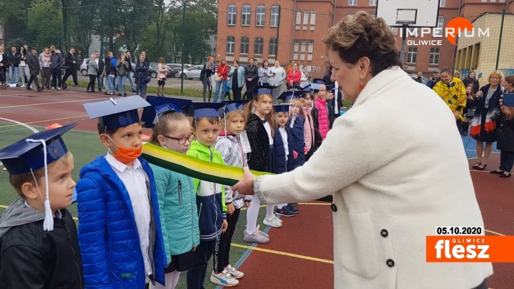 Gliwickie pierwszaki stały się pełnoprawnymi uczniami. Przeszły pasowanie