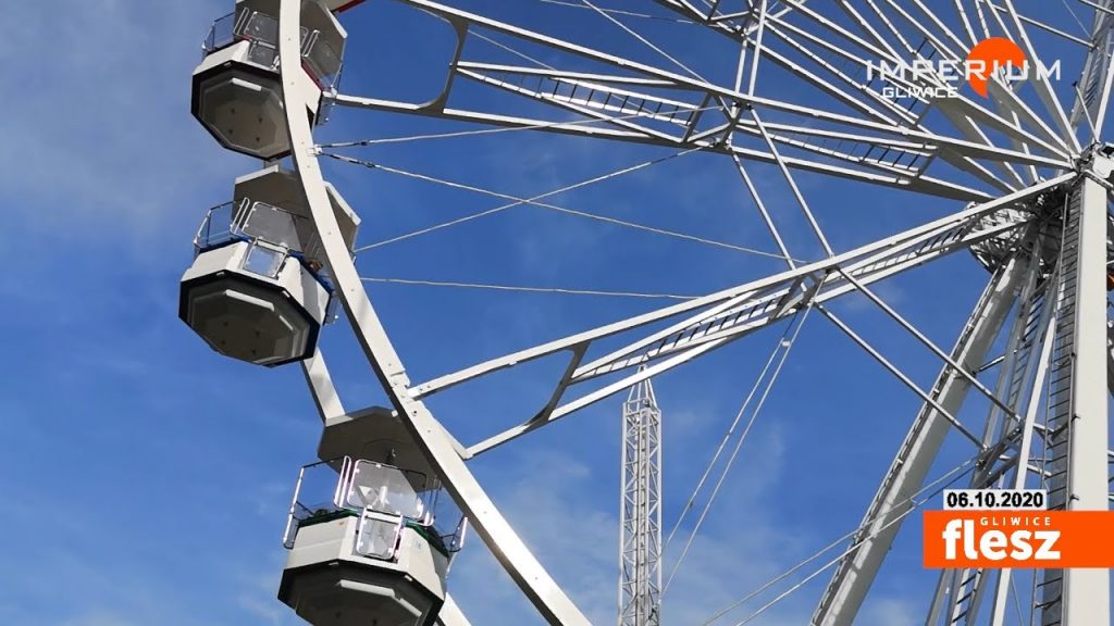 Lunapark na Placu Krakowskim. Gliwiczanie zakochani w Wesołym Miasteczku