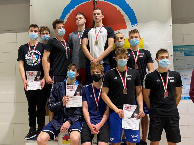 Gliwiccy pływacy z medalami Zimowych Mistrzostw Polski Juniorów