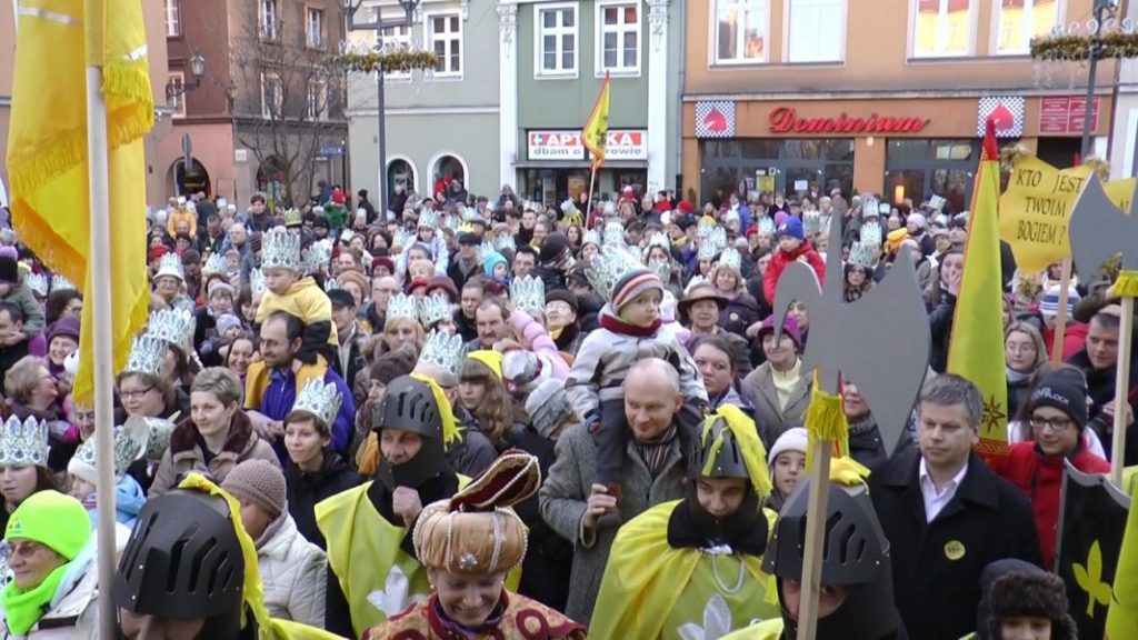 Drugi rok z rzędu bez tradycyjnego Orszaku Trzech Króli. Uczestnicy pojadą… samochodami!