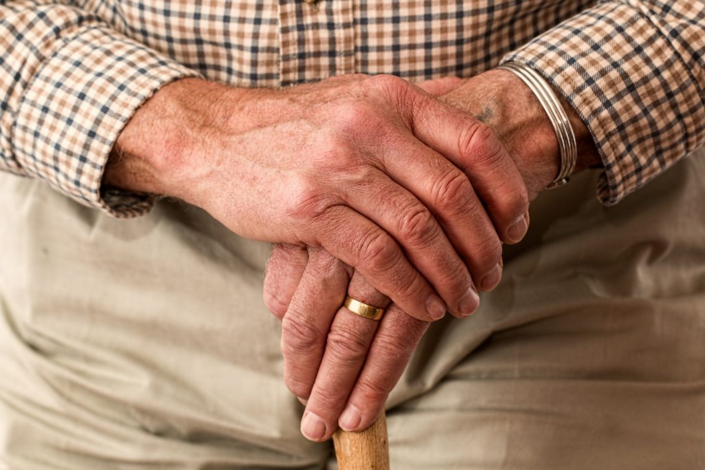 Seniorzy nie dali się oszukać! Policja szuka oszustów