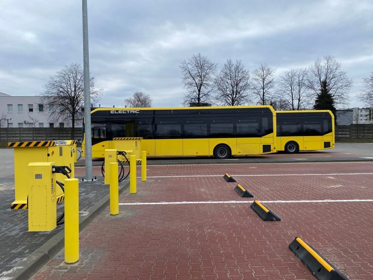 Elektryczne autobusy zaczną wozić pasażerów w poniedziałek