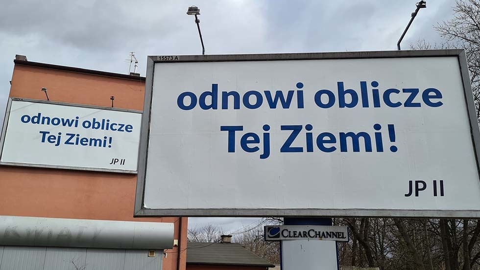 Cytaty papieża na billboardach. Kto zapłacił za kampanię?