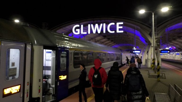 Jedzie pociąg z daleka… Czy dworzec w Gliwicach jest na to gotowy?
