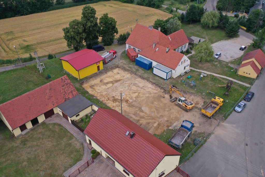 Nie obyło się bez problemów, ale w końcu ruszyła budowa remizy dla OSP Brzezinka!