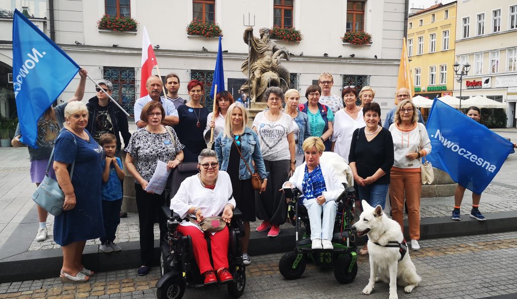 ,,Ten HIT to jest KIT?” – mieszkańcy protestowali przeciwko nowemu podręcznikowi