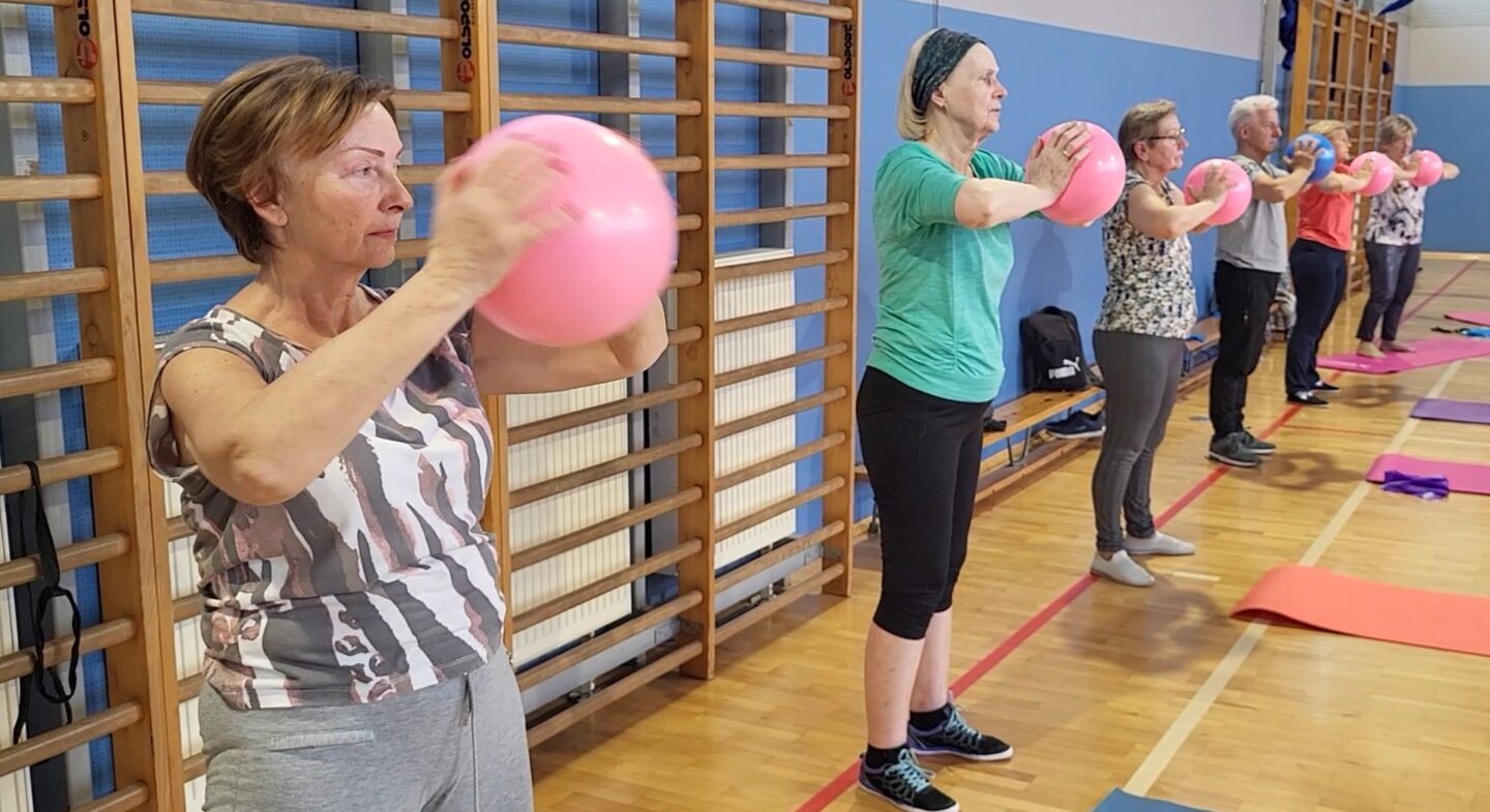 Seniorzy z Żernik ćwiczą aż miło